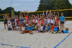 Volleyball Gruppenfoto im Ferienlager in Schleswig-Holstein