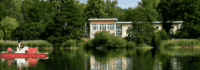 Haus und See mit Boot