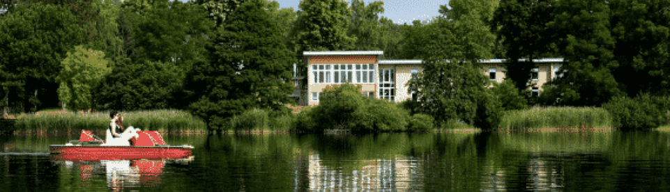Haus und See mit Boot