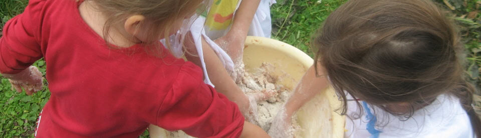 Kinder kneten Teig