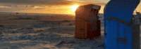 Strandkörbe im Sonnenuntergang