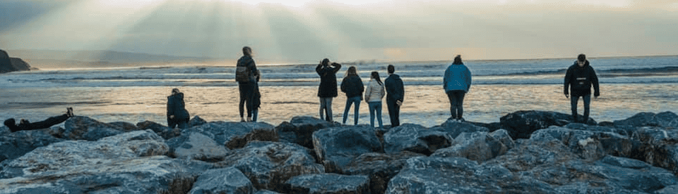 Gruppe am Meer