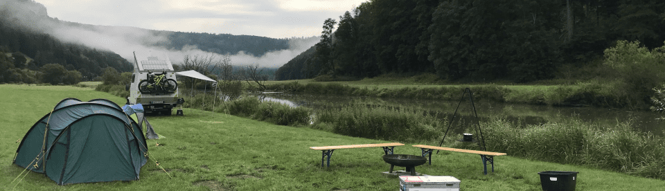 Sicherer am Fuß des Felsen