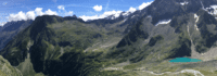 Gebirgszüge und Wasserquellen entlang einer Wanderung