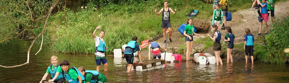 Floßbauaktion beim Familienwochenende