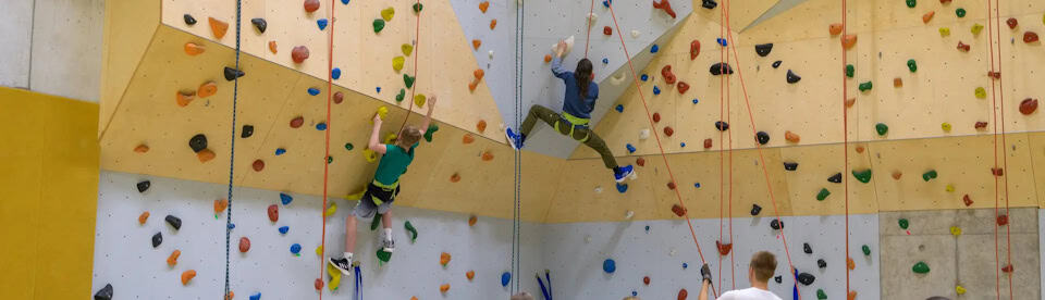 Teilnehmer am Klettern