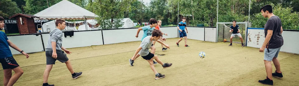 Fußball Court in Regen