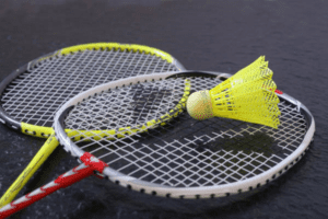 Badmintionschläger mit Ball