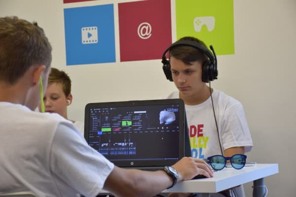 Kinder vorm Computer