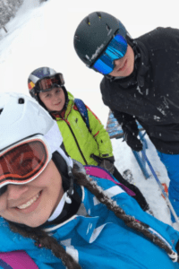 Selfie Kinder auf Skipiste