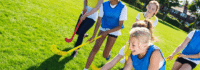 Hockeyspielen im Feriencamp