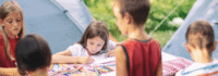 Kinder während eines Kreativ Workshops