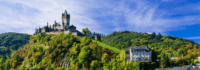 Burg und Weinfelder an der Mosel