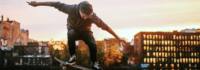 Skateboarder bei Sonnenuntergang