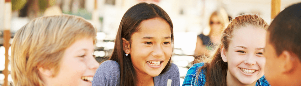 Kinder bilden Lerngruppen im Camp