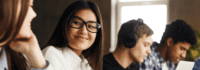 Teenager programmieren gemeinsam