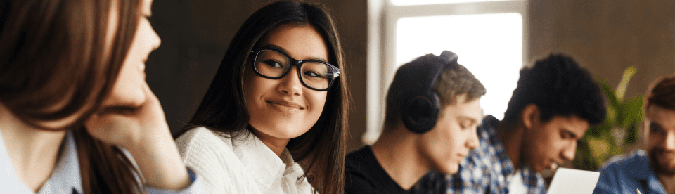 Teenager programmieren gemeinsam