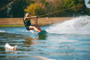Wakeboardkurs im Camp mit Englisch und Wasserski