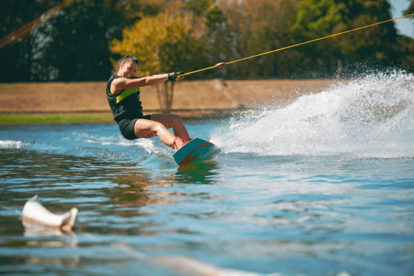 Wakeboardkurs im Camp mit Englisch und Wasserski