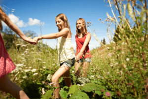 Mädchen spielen im Camp mit Englisch Starnberger See