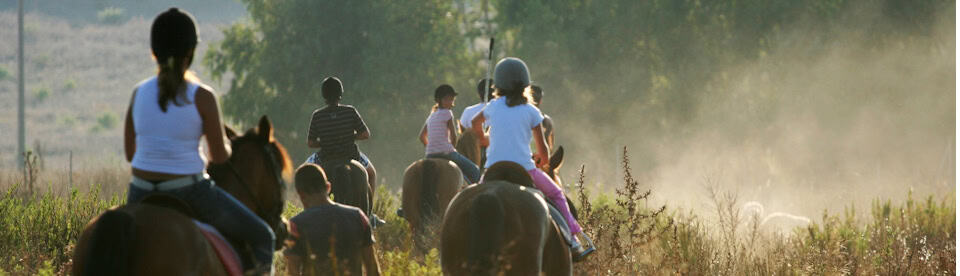 Mädchen beim Reiten