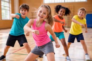 Tanzende Kinder im Tanzcamp in Dexheim