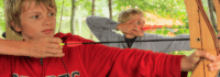 Junge mit Bogen