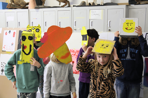 Kinder lernen Kunst und Design im Game Art Tagescamp in Berlin