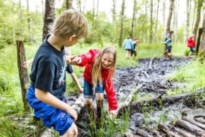Kinder in der Natur im Erlebniscamp Altmühltal