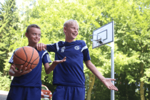 Kinder im sportlichen Feriencamp Flensburg