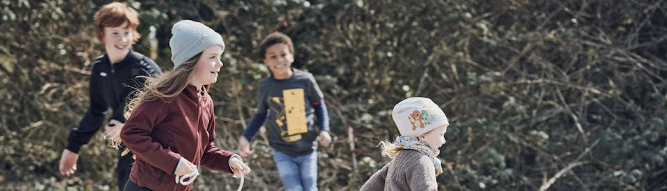 Kinder spielen an der Jugendherberge Dahme