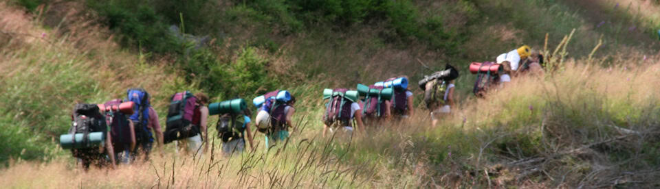 Wanderung mit Rucksäcken