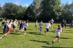 Gemeinsame Teamspiele draußen