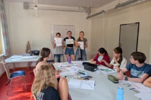 Englischunterricht im Camp