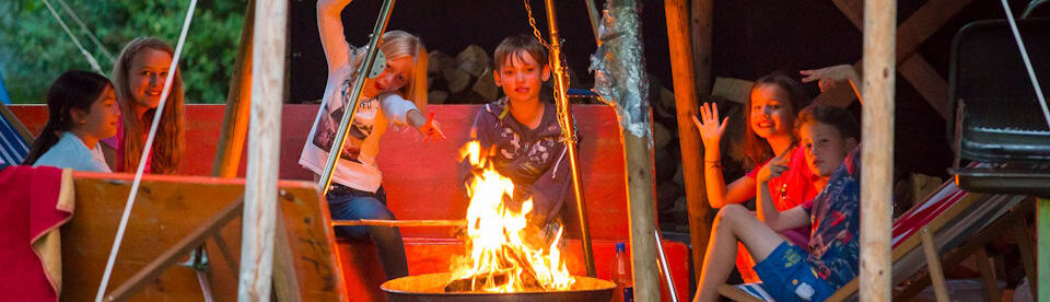 Lagerfeuerabend im Familiencamp Naheland