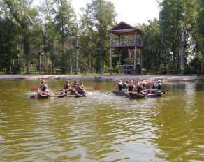 Floßbau in den Feriencamps Osterferien