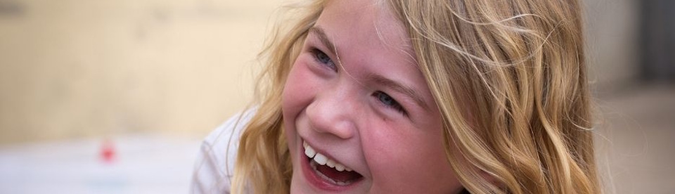 Eine Teilnehmerin am Lachen