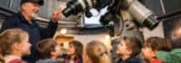 Kinder beim Besuch der Sternwarte