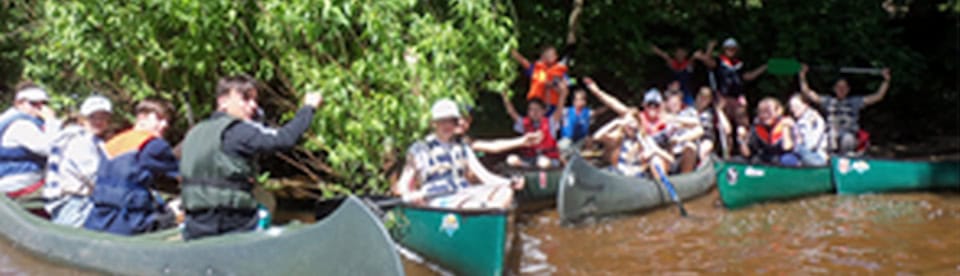 Teilnehmer in Kanadierbooten