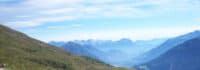 Jugendliche entdecken die Natur bei der Alpenüberquerung für Teenager