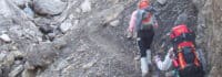 Jugendliche entdecken die Natur bei der Alpenüberquerung für Teenager