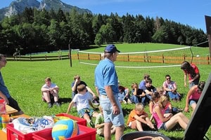 Kinder entdecken die Natur bei der Ferienfreizeit Froschsee