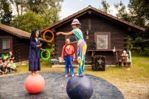 Zirkusshow im Empowerland Camp