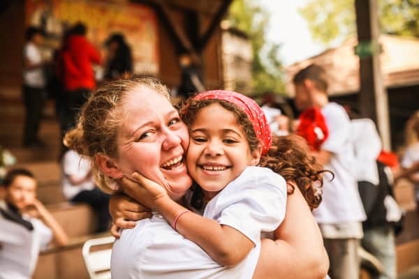 Glückliche Teilnehmerin im Empowerland Camp