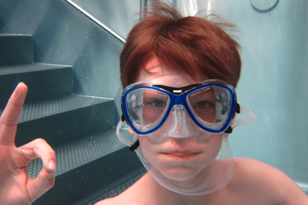 Junge unter Wasser 600x400 1