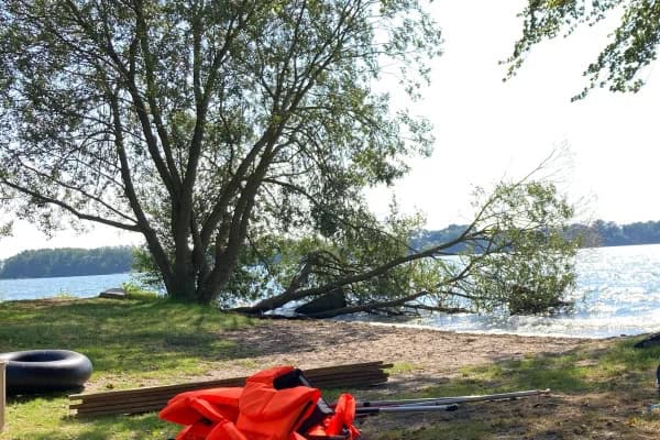 Blick auf den Schweriner See mit Floß