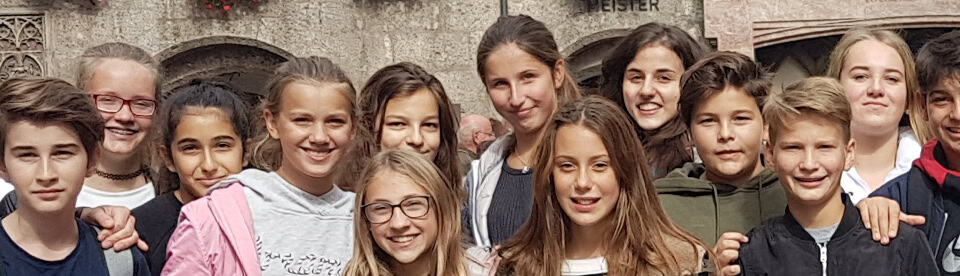 Gruppenbild Jugendliche in der Stadt