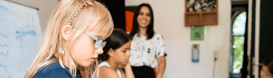 Kinder mit Betreuerin