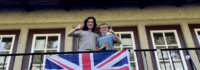 Teamer und Junge mit Großbrittanien Flagge