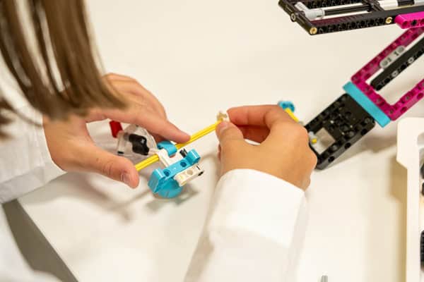 Kinder lernen Robotik Programmierung im Roboter Camp Nürnberg
